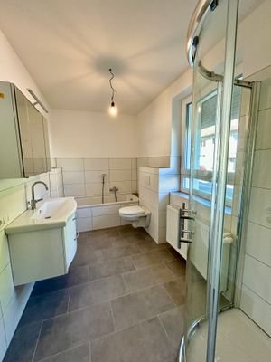 Badezimmer EG.JPG