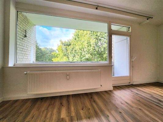 Wohnzimmer mit Blick ins Grüne