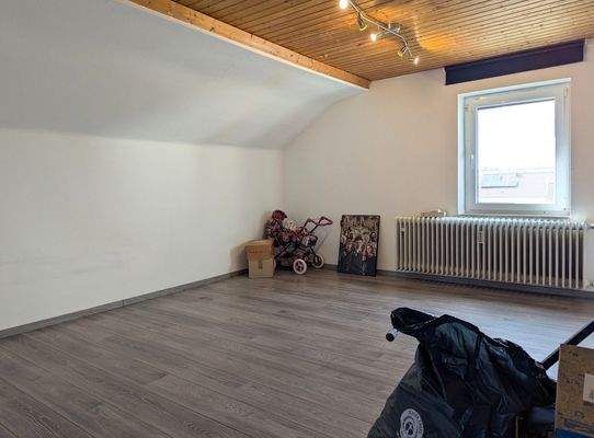 Wohnlich ausgebauter Dachraum mit ca. 18 m² ist Teil des Sondernutzungsrechts