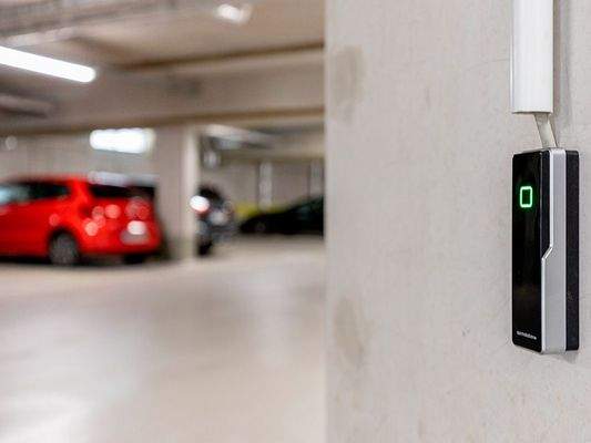 Dititalle Rolltorbedienung