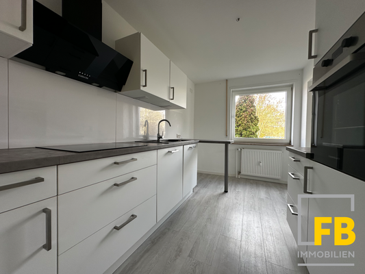 Neue Einbauküche mit Markengeräten