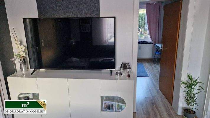 Wohnzimmer mit Blick ins Kinderzimmer EG