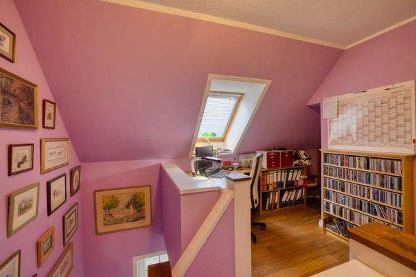 OG Flur mit Arbeitsplatz