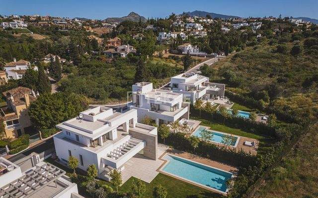 Natural Setting Views Villas in a Popular Area of Estepona