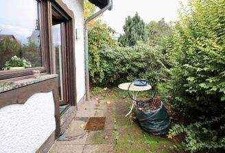 Terrasse seitlich vom Wohnhaus