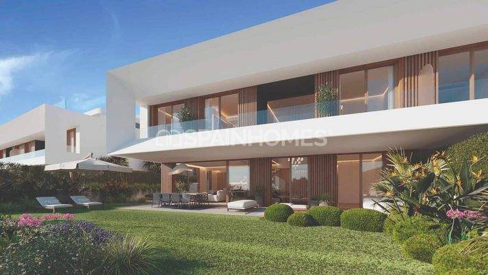Sea-View Houses in a Boutique Complex in Estepona