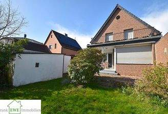 Hausansicht Rückseite, Grundstück mit Altbestand zum Kauf in Düsseldorf Urdenbach, Frank Ewe Immobilienmakler