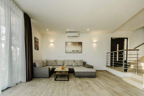 Lichtdurchströmtes Wohlfühlen im Erdgeschoss