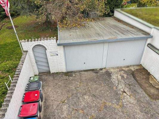 Treppenhaus und Garagen_2