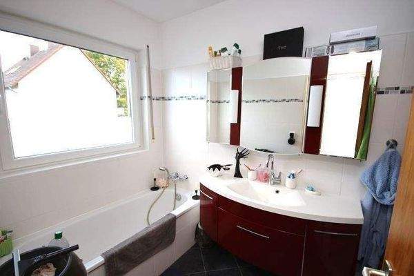 Bad mit Wanne und Dusche