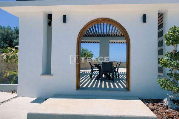 Detached Villa 100 m from the Sea in Esentepe