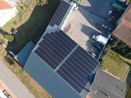 Dachflächen mit PV Anlage