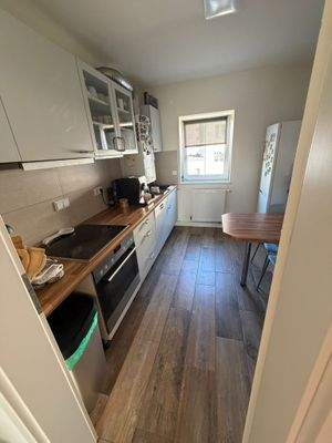 Küche mit Einbauküche