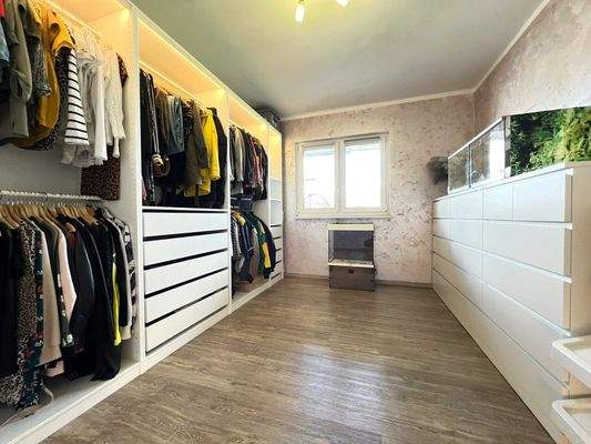 Kinderzimmer 2/ Ankleidezimmer