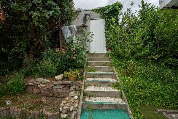 Zugang von Terrasse in Garage 