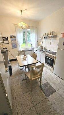 EG: Küche mit Garten-Fenster