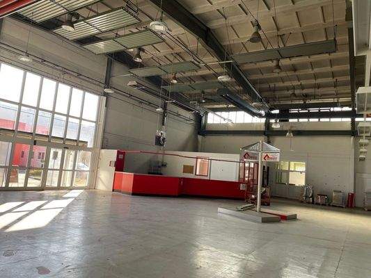 Halle & Verkaufstresen