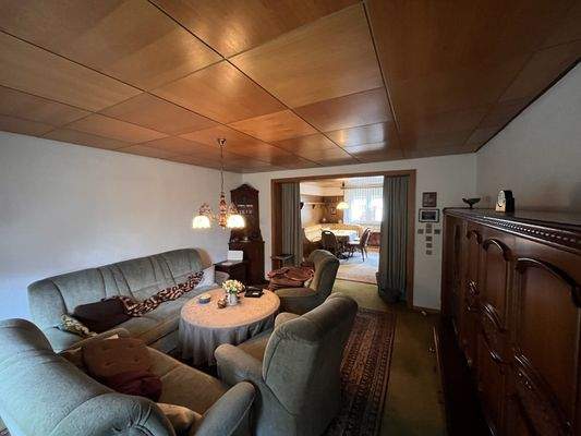 Wohnzimmer mit Blick zum Essbereich