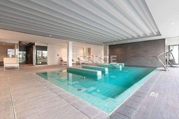 Elegant 3-Bedroom Townhouse with Communal Pool in Estepona