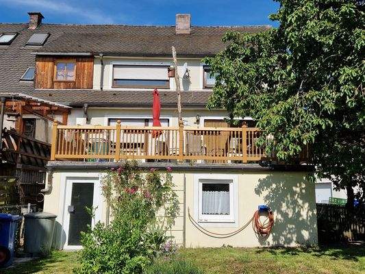 Gartenansicht: Dachterrasse auf der Garage