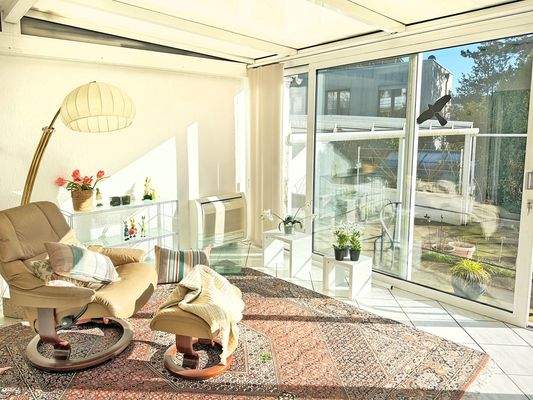 Großzügiger Wintergarten über die gesamte Hausbreite