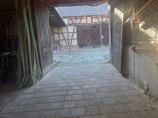 Durchgang zur Scheune