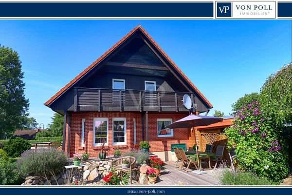 Rückansicht  mit Loggia und Terrasse
