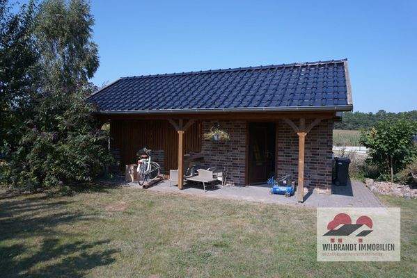 Massives Nebengebäude