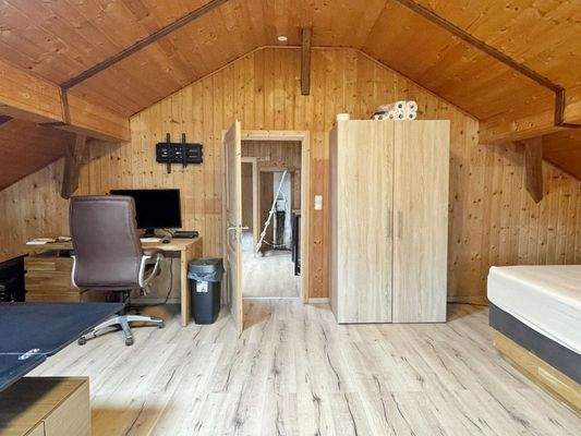 Schlafzimmer im Dachgeschoss (2).jpg