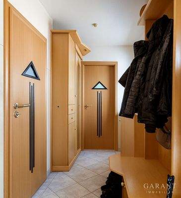 Garderobe EG