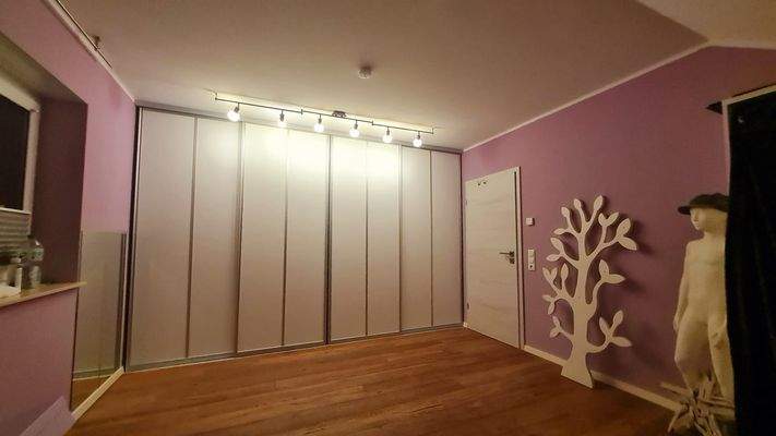 Schlafzimmer 3 mit Ankleide