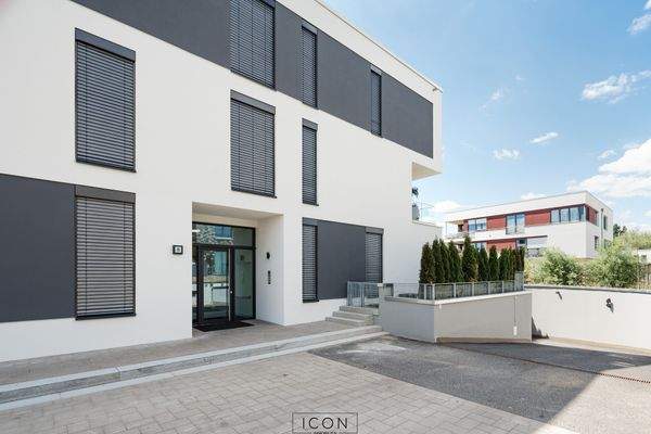 AUSSENANSICHT EINGANG