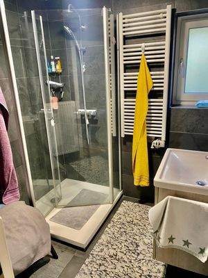 das Badezimmer im EG