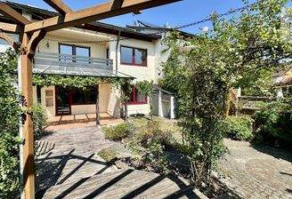 Blick vom Garten aufs Haus