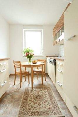 Küche mit Möblierung