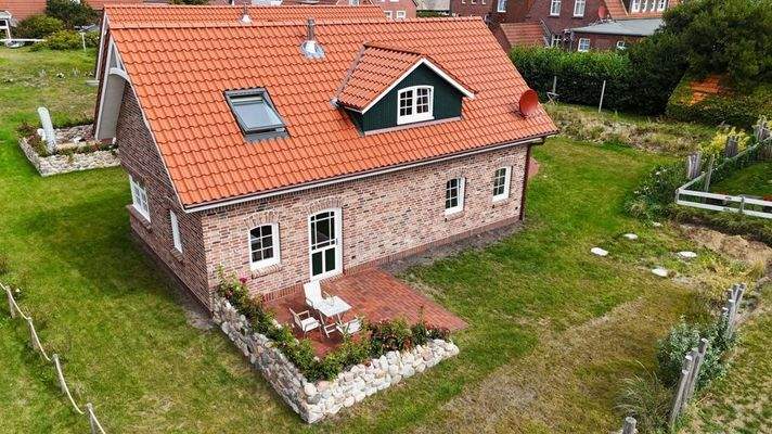 Außenansicht (Südansicht mit Terrasse)