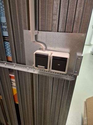 Licht und Steckdose im Kellerabteil