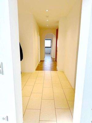 Eingangstüre und Diele 3