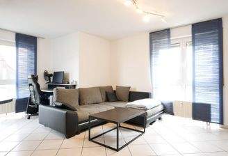 099 Couch, Schreibtisch (1 von 1)