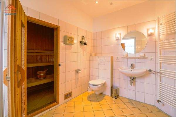 Badezimmer mit Sauna 1
