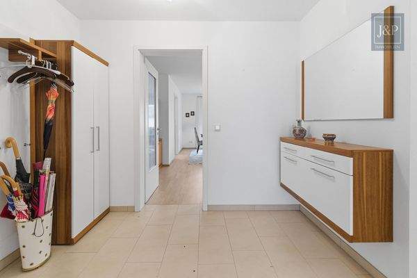 Flur - Durchgang zu Wohnzimmer