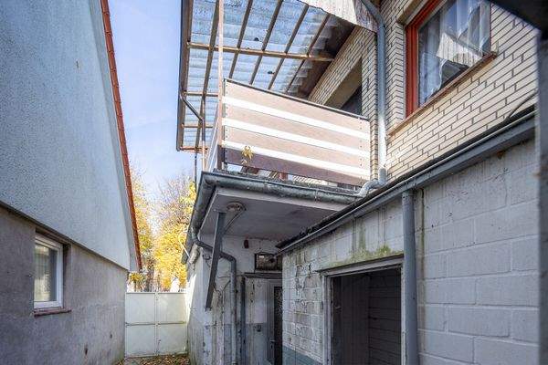 Rechte Seitenansicht, Blick zur Straße