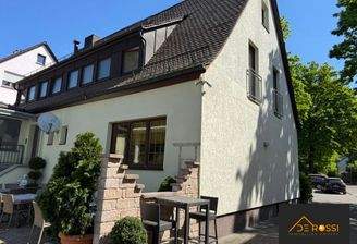 Eigang durch den Garten