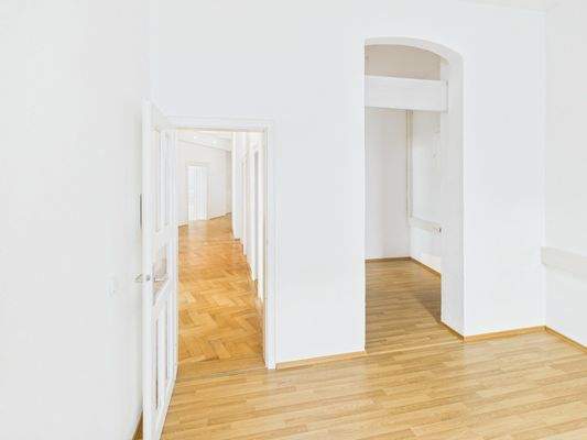 Sicht von Büroraum 4 zum Flur