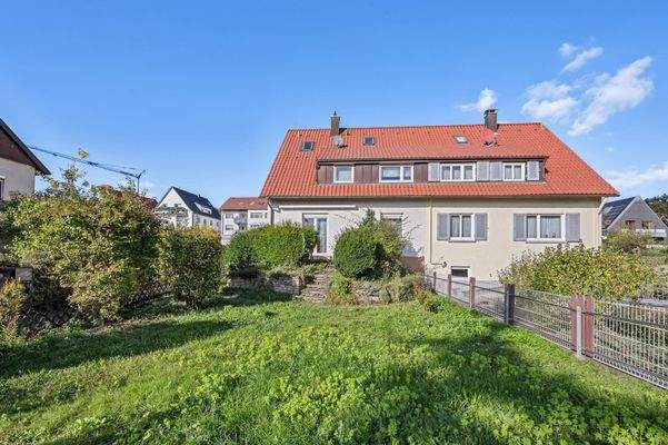 Großer Garten hinter dem Haus