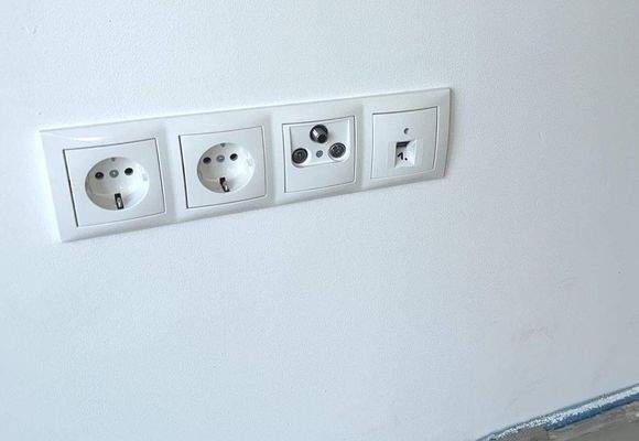 TV Anschluss und LAN