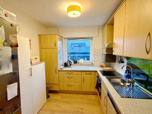 Küche mit Einbauküche