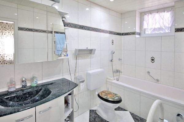 Badezimmer mit Wanne