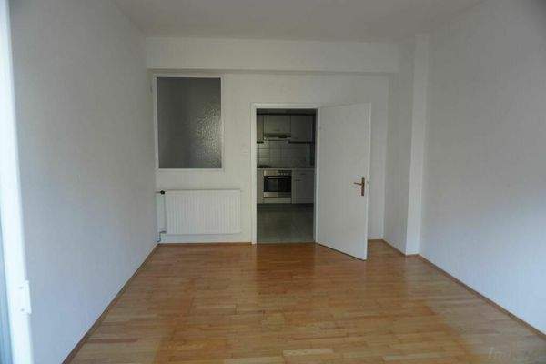 Zimmer Blick in Küche