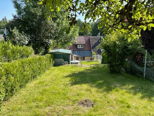 Blick vom Garten zum Haus 